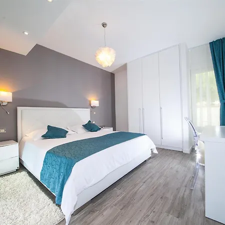 Holiday home Vacation Geminus Makarska